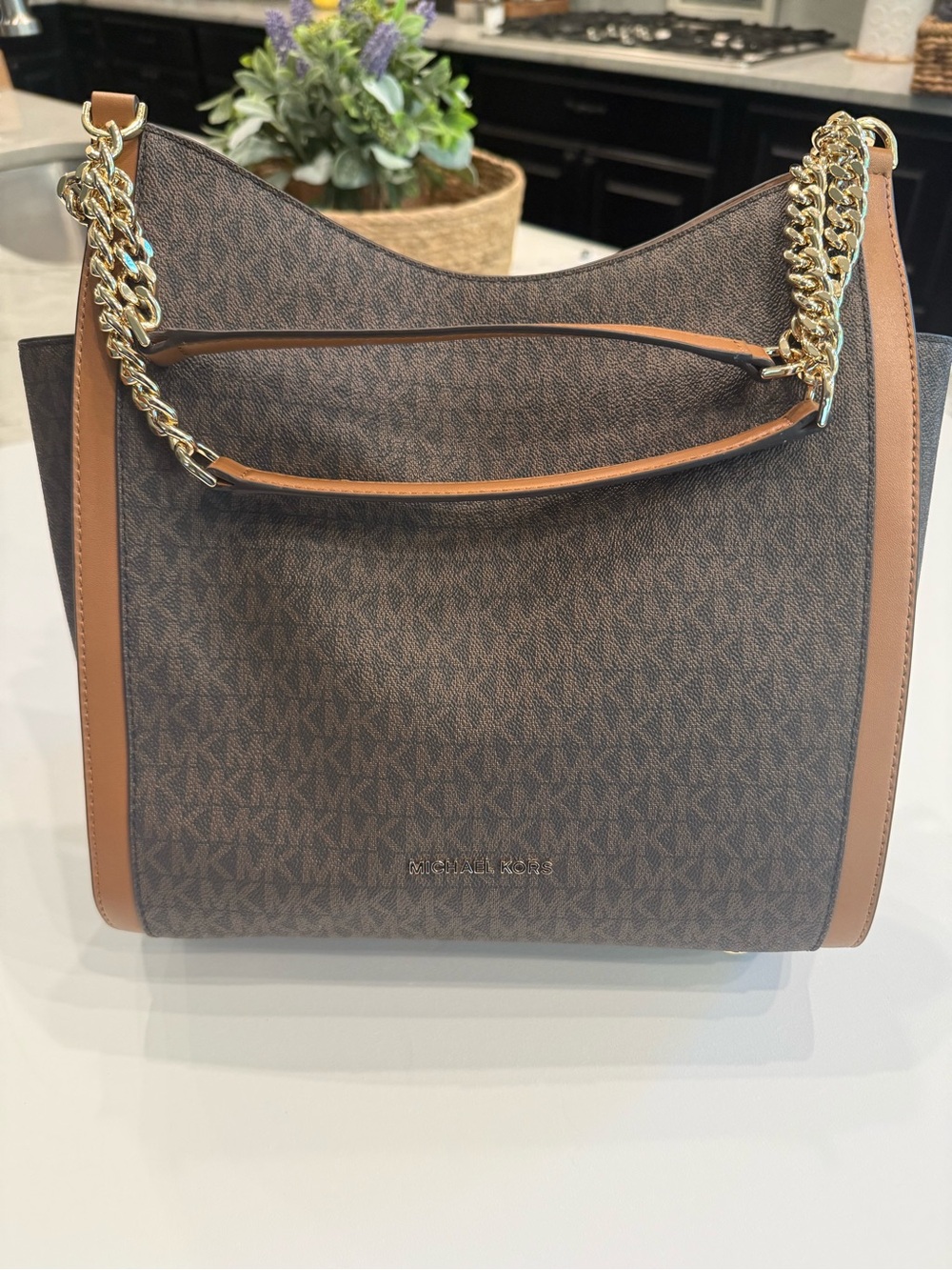 Michael Kors Logo Shoulder Tote with Tan Trim and Gold Chain - Picture 2 of 6